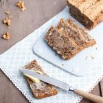 Scheibe Low Carb Brot mit Butter