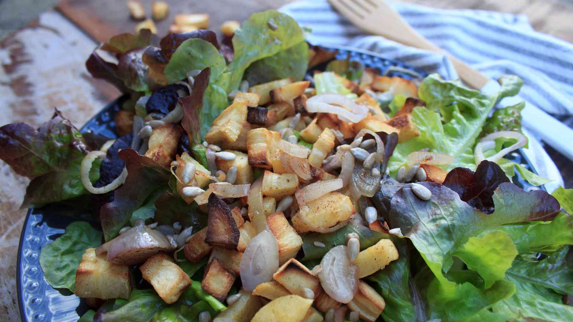 Blattsalat-mit-Pastinake-Low_Carb