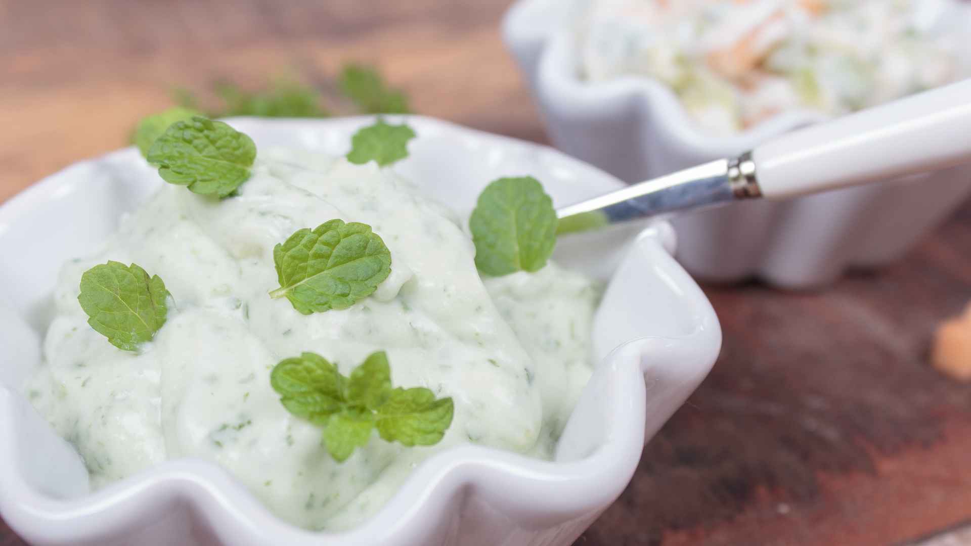 Joghurt-Dip mit Minze und Knoblauch