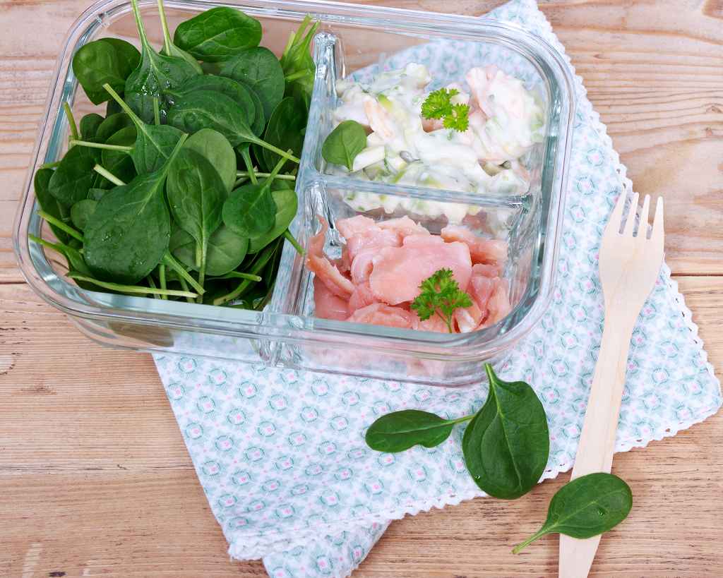 Low Carb Spinatsalat für unterwegs